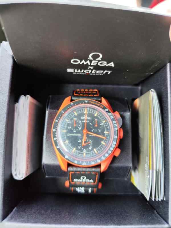 WTT: Omega Moonswatch lava