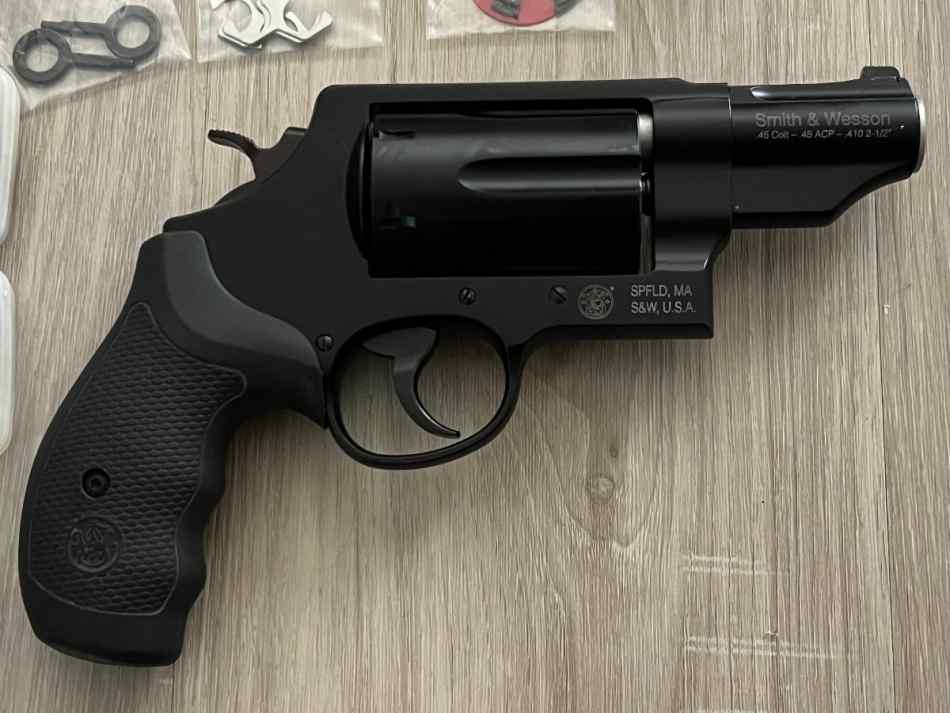 S&amp;W Governor