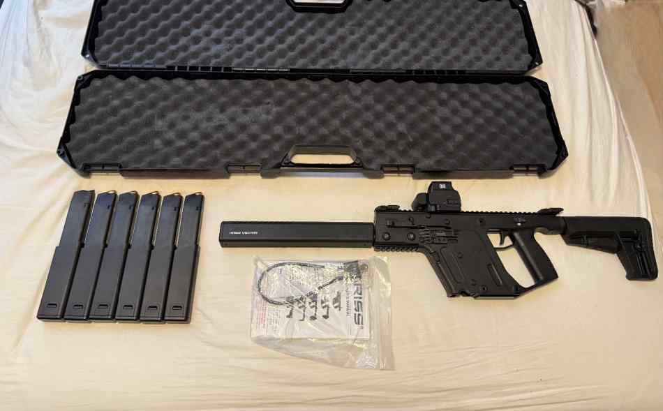 Kriss Vector rifle 45 ACP + Eotech + 6 mags