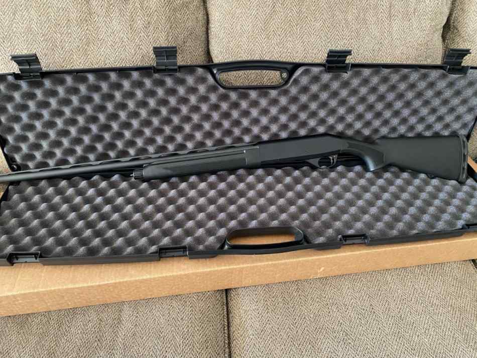 Stoeger 20 Gauge Semi Auto Shotgun with Case