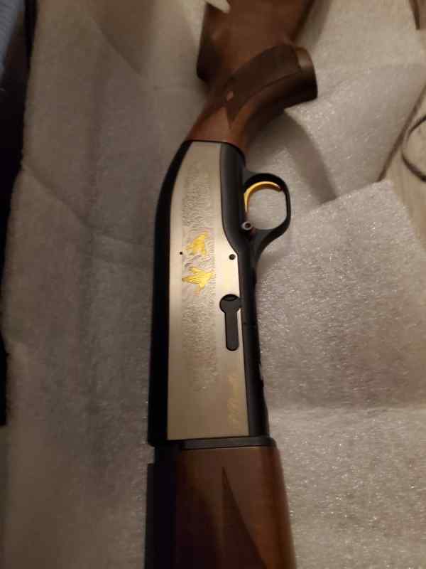 Beretta 390 gold semi auto shotgin