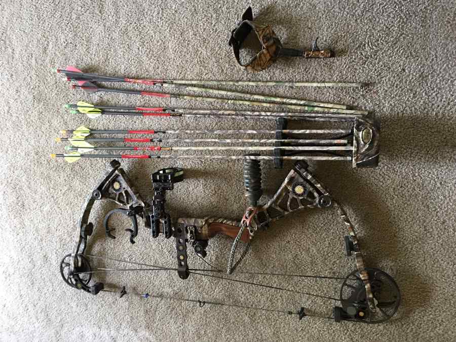 WTS/WTT Mathews DXT compound bow with accessories 