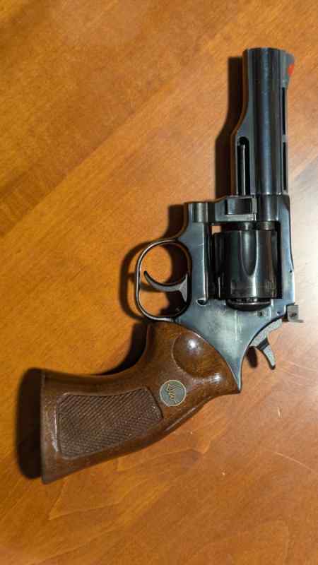 Dan Wesson Model 22 Revolver 4&quot; Barrel