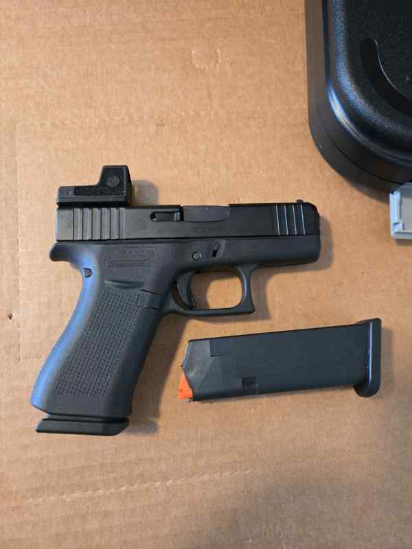 Like new Glock 43X with RomeoZero reddot. 