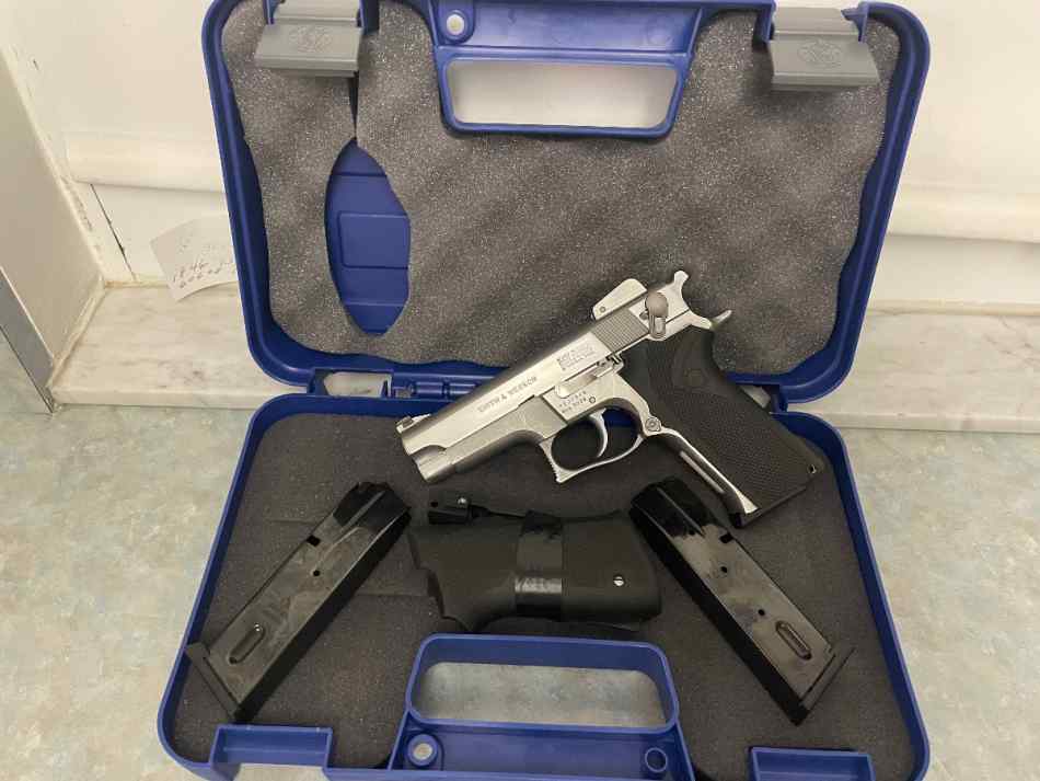 S&amp;W 5906