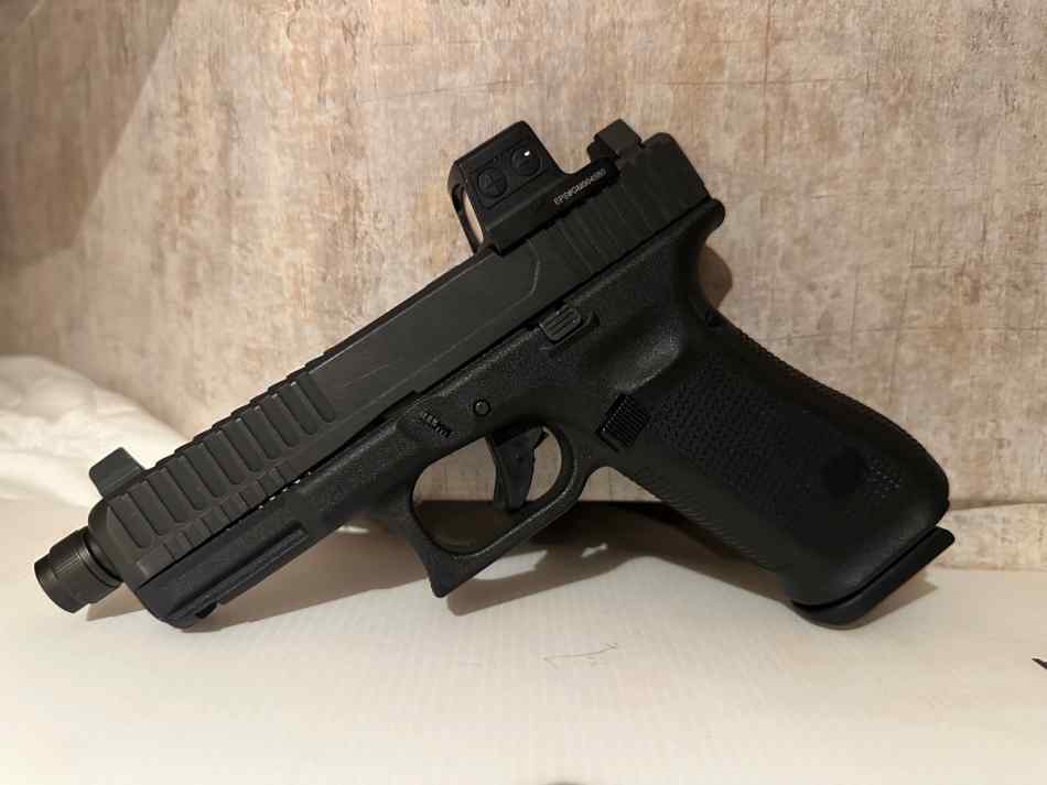 Glock 45 kitted out