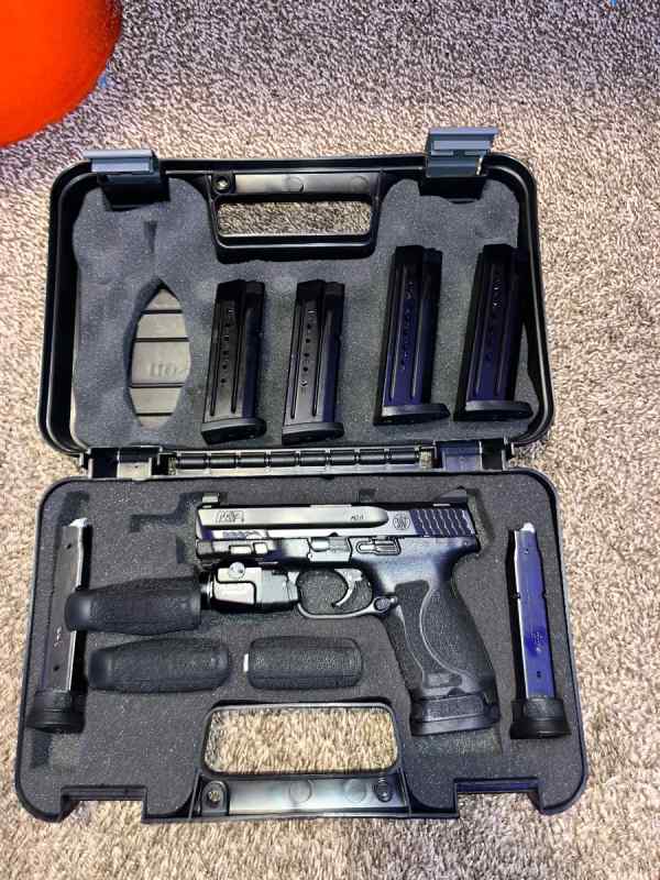 M&amp;P 2.0 Compact 9mm w/ extra mags, parts, holsters