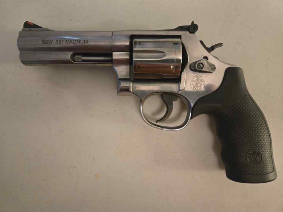 Smith and Wesson 4&quot; Model 686 .357 Magnum 