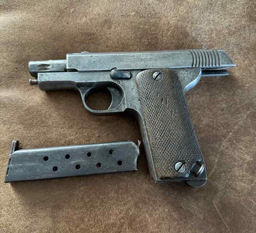 7.65 “Ruby” 1915 Automatic Pistol de Guerre 32