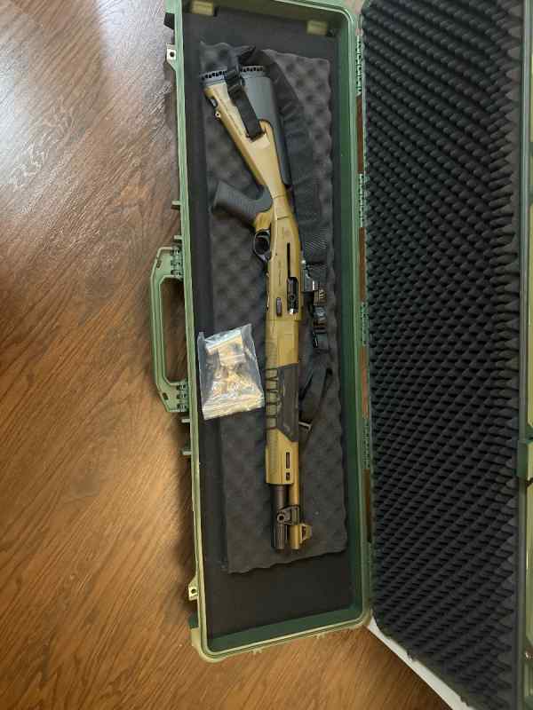 Beretta 1301 Tactical Mod 2 FDE w/ Holosun 507Comp